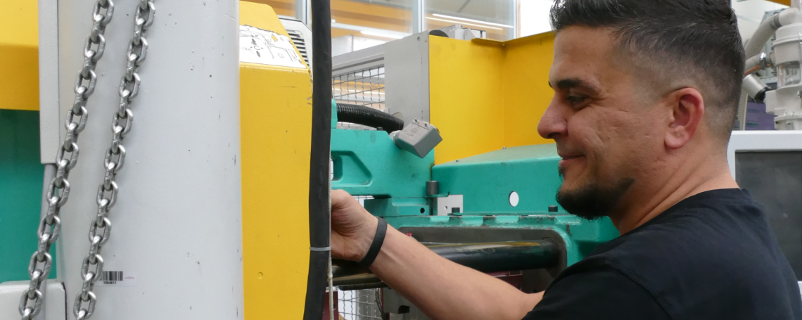 Wartungsmitarbeiter (m/w/d) für Spritzgussmaschinen und Hausmeistertätigkeiten, 1. Bild